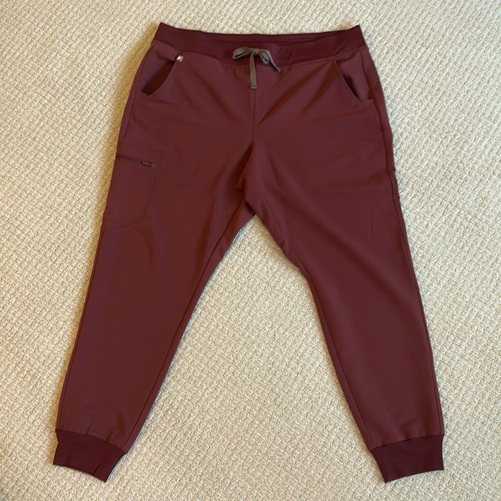 Figs Zamora Joggers in Dark Cherry